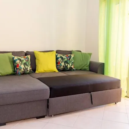 Tac - House *